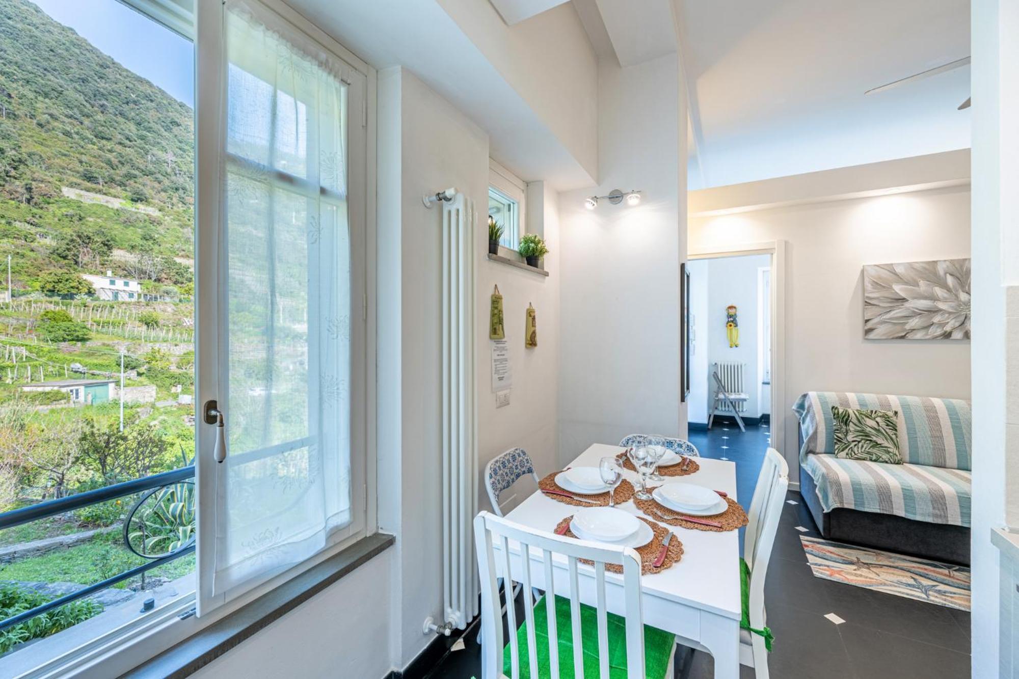 New Hanging Garden Apartment Corniglia