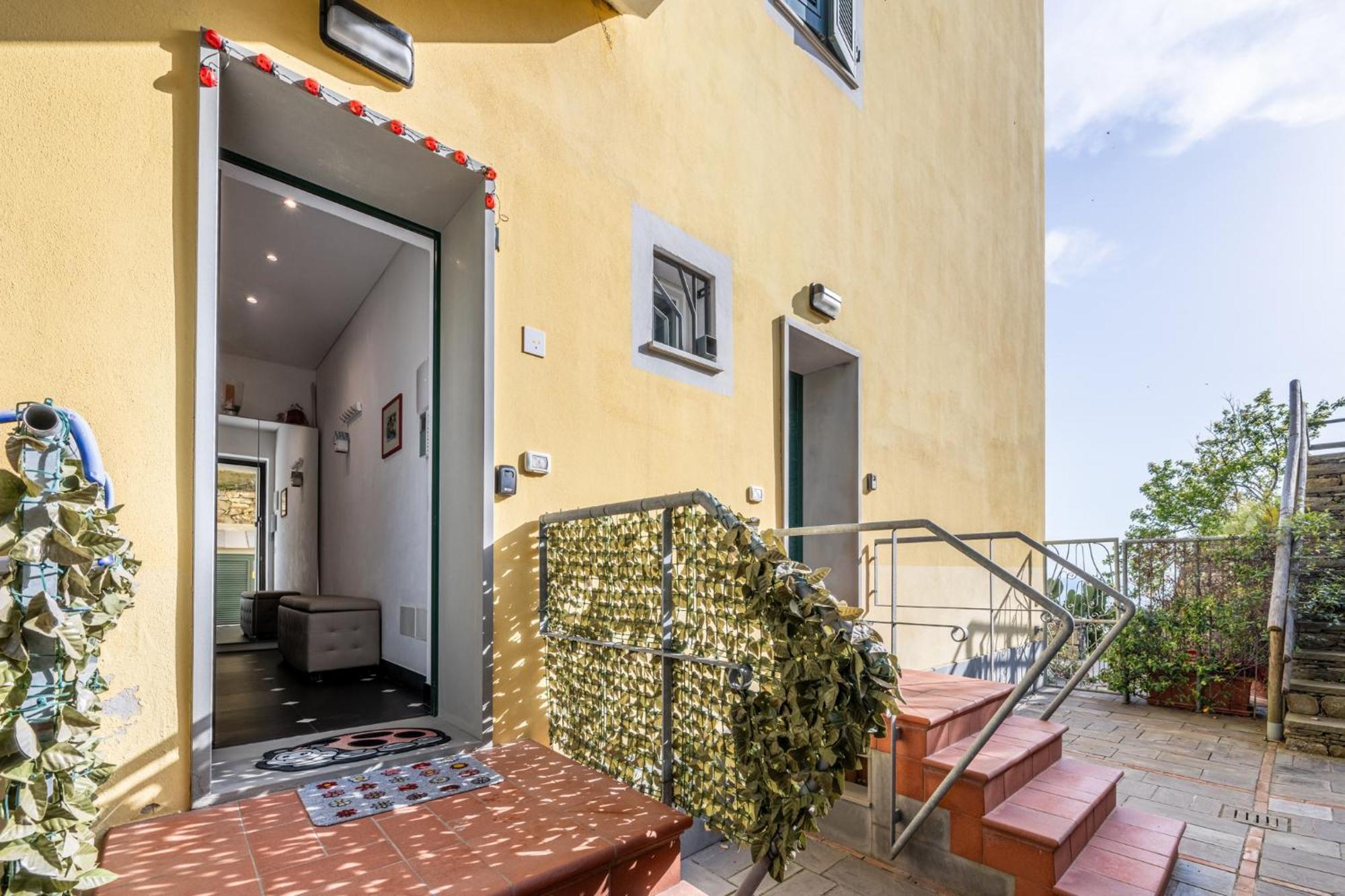 New Hanging Garden Apartment *